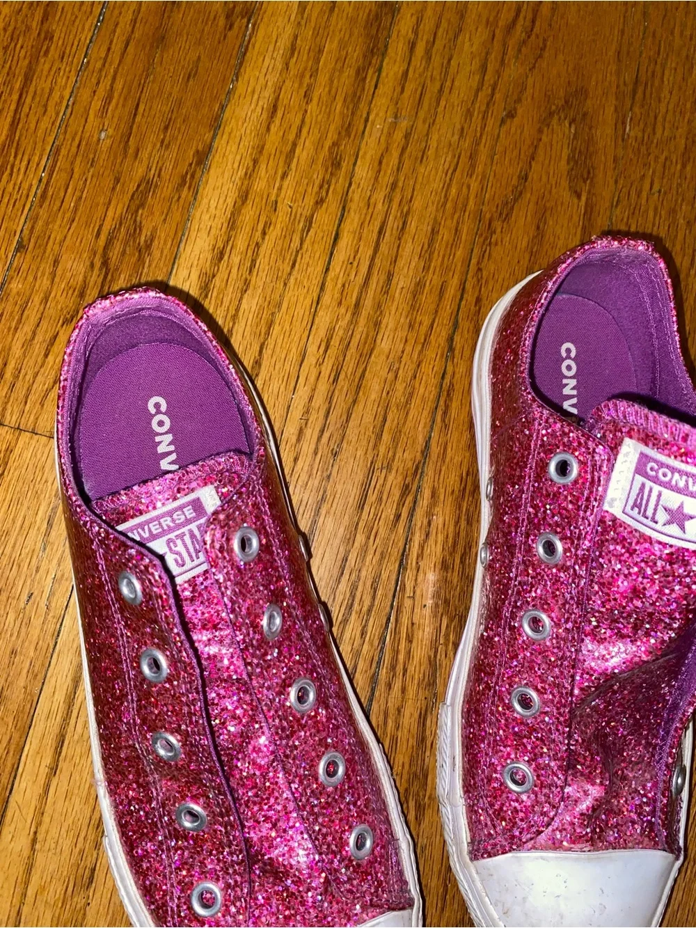 Converse Chuck Taylor All Star Low-Top Sparkle Sneaker Girls size 4